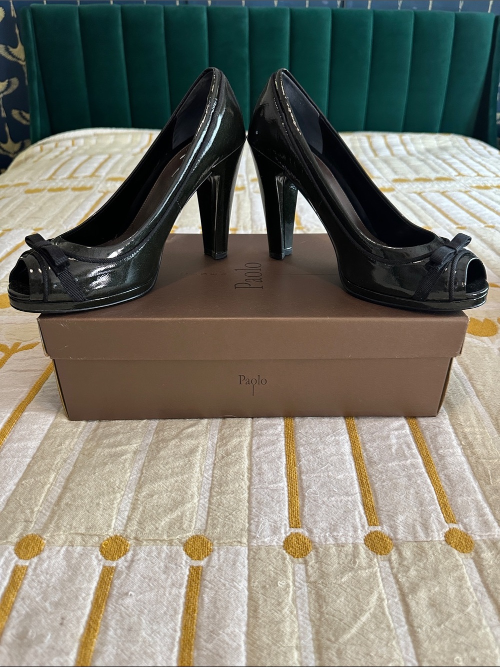 Paolo Black Patent Leather Peep-Toe Pumps with Bow Accent size 9
